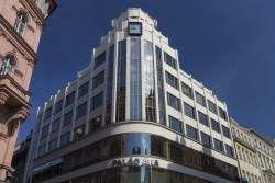 Rekonstrukce paláce ARA.