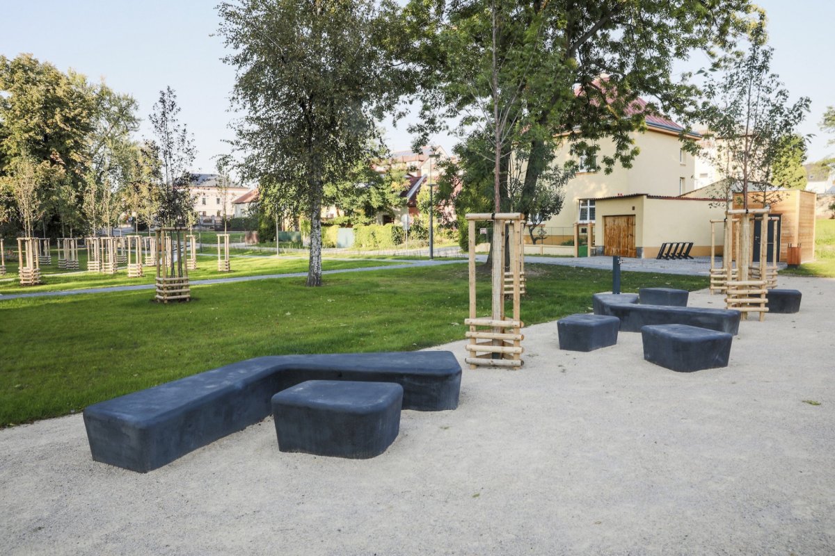 Husův park v Praze-Čakovicích, Land05. Foto: Filip Jandourek