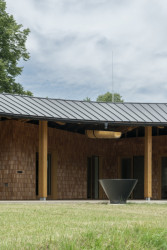 Společenský sál farního centra v Lidečku od studia AEIOU