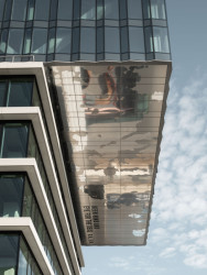 Na místě brněnského brownfieldu Vlněna vyrostl kancelářský komplex. Studio acht zde postavilo patnáctipodlažní prosklenou budovu s označením I.