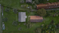 Facha architekti proměnili stodolu v Lázních Bělohrad na bydlení. (Krabice ve stodole; Facha architekti)