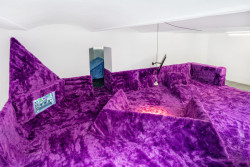 Matriál: zbytky z přehlídky módního domu Prada