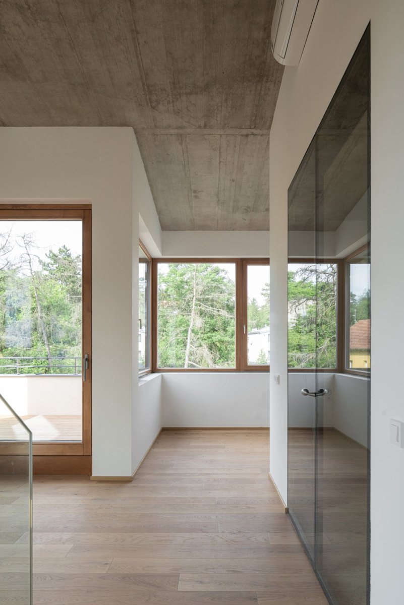 Brněnští architekti z ateliéru SENAA zrealizovali viladům v Praze
