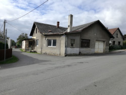 150 let starý objekt v Budišovicích původně sloužil jako místní restaurace a následně jako kovárna či dílna. Nyní zde vznikl minipivovar s restauračním zařízením.