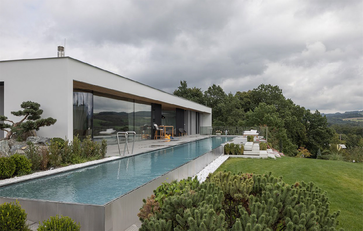 Ateliér ARCH.Z.STUDIO realizovalo moderní rodinný dům v okrajové části malebného moravského města.