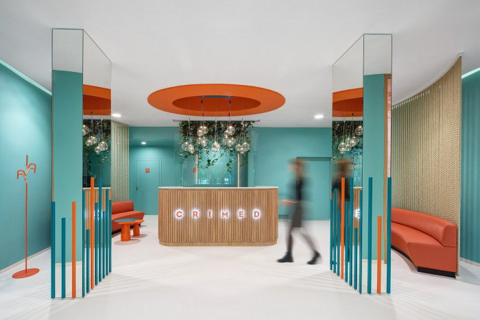 Interiér rehabilitačního centra CRIMED v Poděbradech od designérky Kateřiny Kersey a architektky Lucie Náhlovské