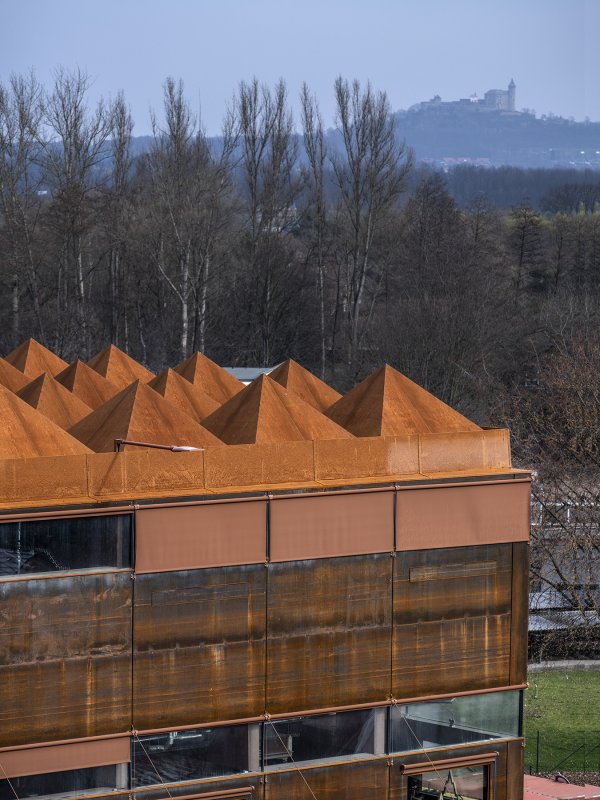 Centrálních polytechnických dílen a Galerie města Pardubic od Šépka architekti