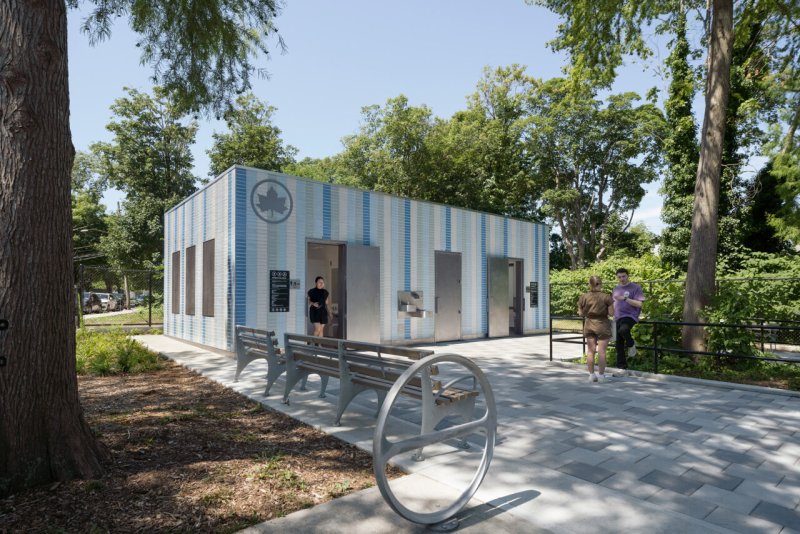Modulární veřejné toalety na Lopez Playground v New Yorku