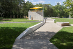 Cesta ke kavárně (Park Střed v Mostě, Rehwaldt Landscape Architects + Atelier Hoffman)