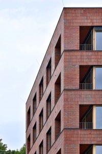 Na Julisce stojí tři nové bytové domy. Navrhlo je studio bod architekti.