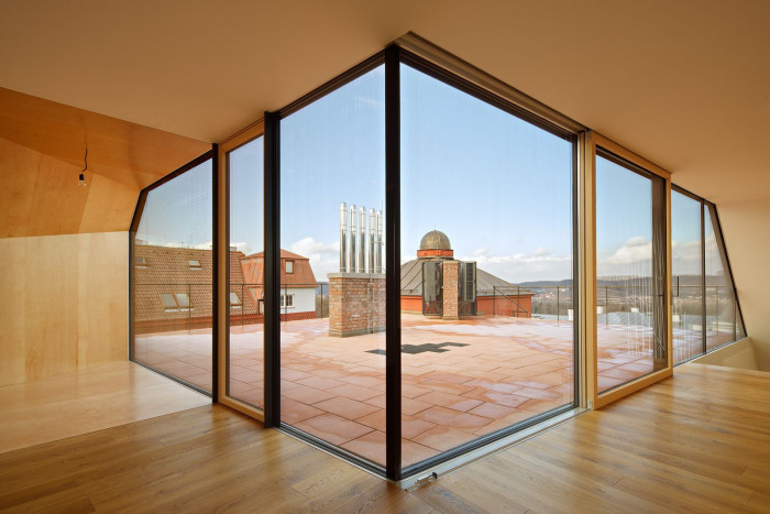 Uhlík architekti, Činžovní dům Letná, nástavba – foto