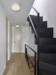 Rekonstrukce řadového domu v Újezdu nad Lesy od architektky Terezy Čudové Ajmové