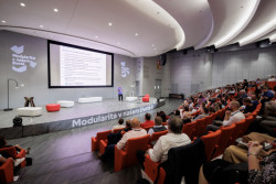 Tento přístup by mohl podle Košturiaka transformovat výrobní odvětví směrem k větší efektivitě a udržitelnosti.