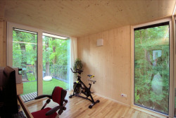 Dom pod dubom, Molnár-Peráček