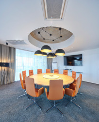 Studio SCHINDLER SEKO ARCHITEKTI navrhlo novou administrativní budovu DOCK IN FOUR na rozhraní Karlína a Libně