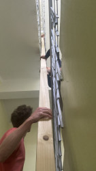 Z procesu realizace - jak se nahoru dostával materiál (Rekonstrukce podkroví, totalbrutal a svobodová blaha)