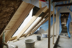 Střešní balkon Velux Cabrio, fotografie z instalace prvků.