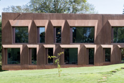 Švýcarská ambasáda v Nairobi, Roeoesli & Maeder Architekten