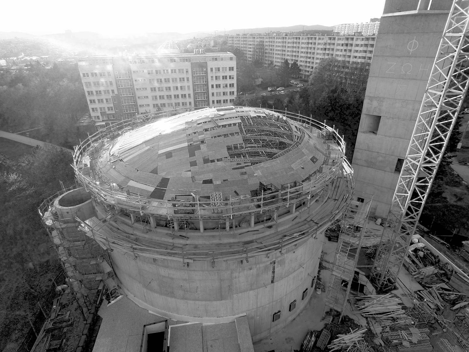 Ptačí pohled na rozestavěné bednění kopule kostela. Kopule je pro české stavebnictví jev zcela výjimečný. Foto: Jiří Šmahel