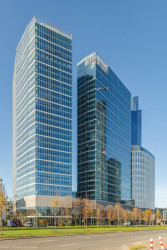Panorama polské Varšavy se rychle mění. Pojďme se podívat na jednotlivé budovy nového administrativního bloku ve Varšavě. (na fotografii The Warsaw HUB)