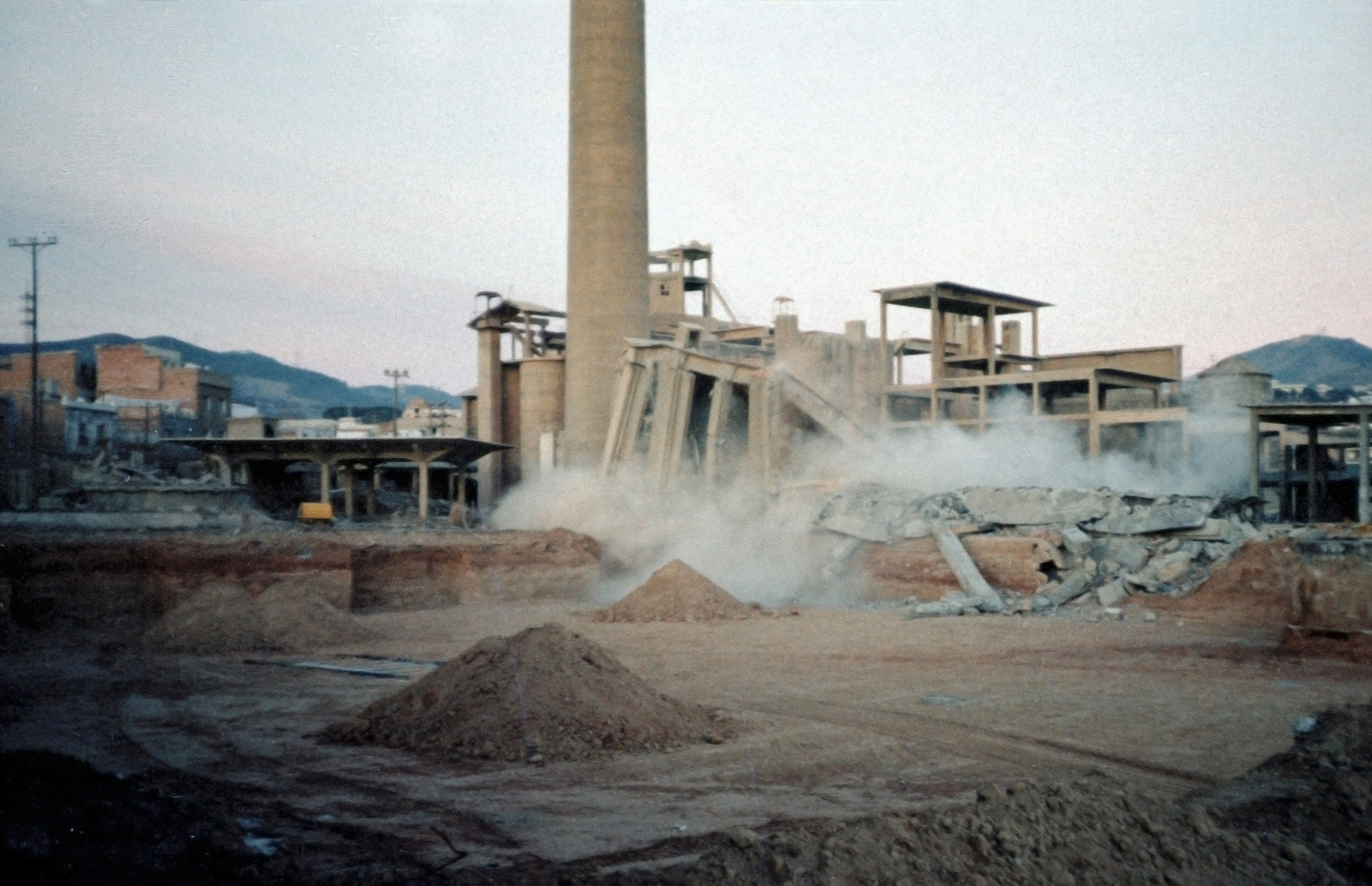 Při rekonstrukci byla továrna zbavena všech přebytečných konstrukcí