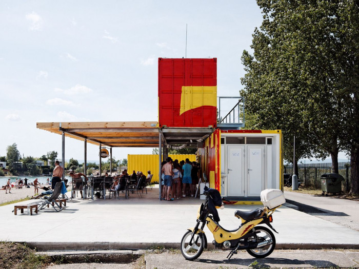 JRKVC, 5KA / Bufet z lodných kontajnerov – foto