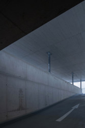 Parkovací dům od Zdeňka Fránka v Dolních Břežanech