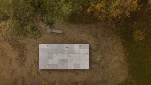 Sem mohou lidé přijít uctít mrtvé a položit svíčky. (SOA architekti, ateliér KONCEPT, Park historie v Aši)