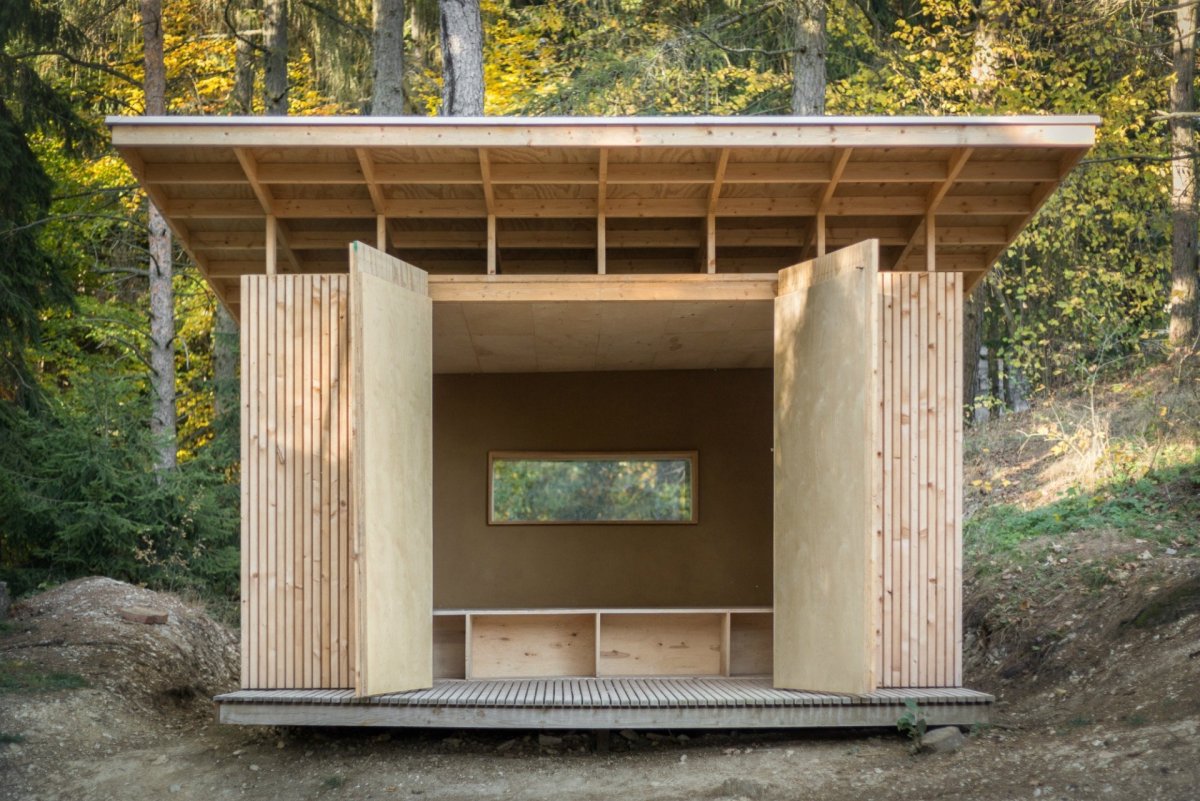Útulňa pri Banskej Štiavnici, Ateliér HAUS / Miroslava Šestina, Tomáš Ružiak, Eva Šestina