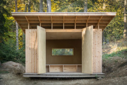 Útulňa pri Banskej Štiavnici, Ateliér HAUS / Miroslava Šestina, Tomáš Ružiak, Eva Šestina