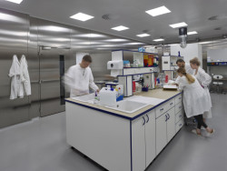 Studio Bogle Architects navrhlo novou budovu Fyzikálního ústavu Akademie věd České republiky na pražském Ládví