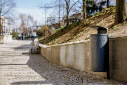 Závěsný odpadkový koš, Olgoj Chorchoj.