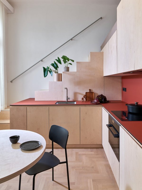 Kromě velkého bytu tu vznikla ještě garsonka. (Byt na Starém Městě; Facha architekti)