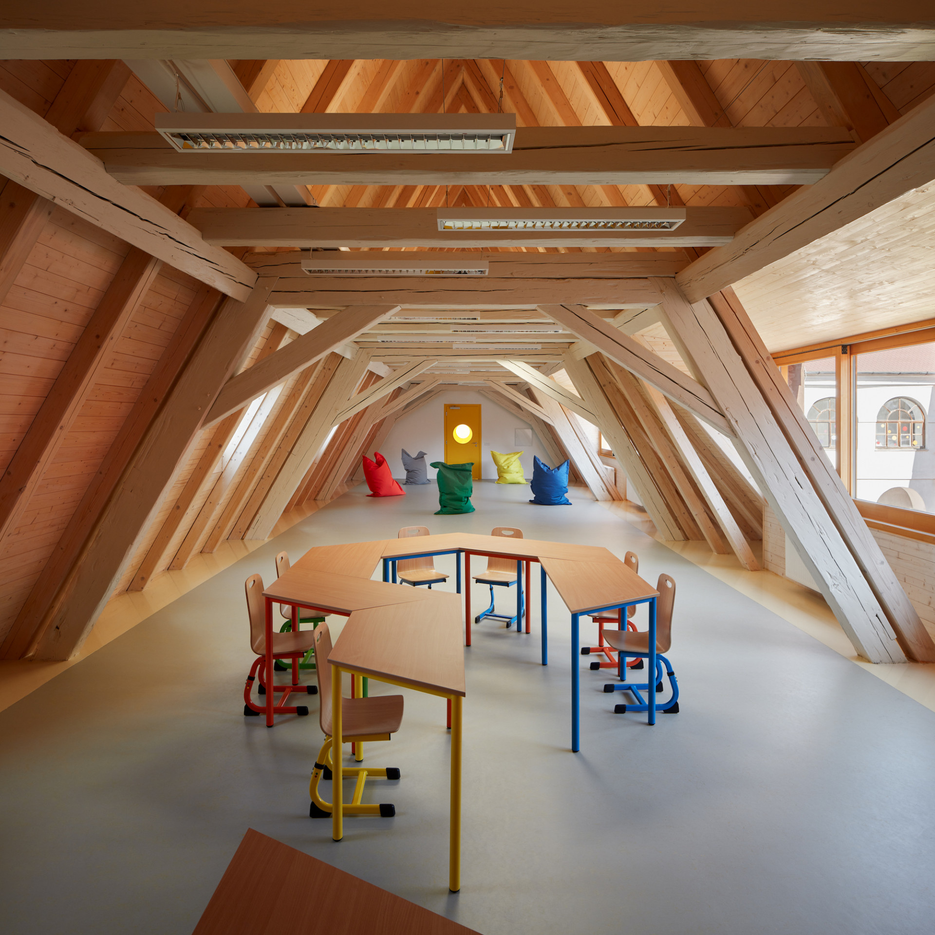Rekonstrukce a rozšíření Základní školy Vřesovice, Public Atelier, studio FUUZE/ Jiří Markevič, Jaroslav Sedlák © BoysPlayNice
