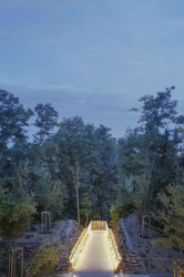 Ateliéry archigrest a topoScape proměnily skládku ve Varšavě na park.