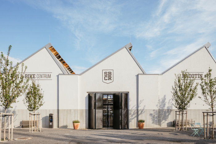 Přestavba Vindyšovy továrny na Ski a Bike Centrum Radotín, VLLNNA + Martin Duba studio/ Ing. arch. Petr Šindelář, Ing. arch. Martin Duba, Ing. arch. Hana Davidová