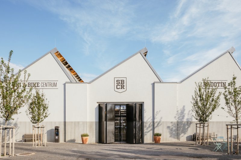 Přestavba Vindyšovy továrny na Ski a Bike Centrum Radotín, VLLNNA + Martin Duba studio/ Ing. arch. Petr Šindelář, Ing. arch. Martin Duba, Ing. arch. Hana Davidová