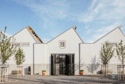 Přestavba Vindyšovy továrny na Ski a Bike Centrum Radotín, VLLNNA + Martin Duba studio/ Ing. arch. Petr Šindelář, Ing. arch. Martin Duba, Ing. arch. Hana Davidová