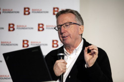 Bob Allies během přednášky v pražském DOXu, foto: Eva Kořínková