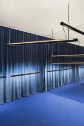 Světelné křižovatky s vlastními paprsky světla - svítidlo FRIS