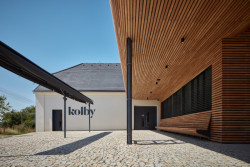 Předmětem jejich zásahu byla historická budova vinařství s rozlehlými sklepy a objekt z desátých let. (Vinařství Kolby v Pouzdřanech, ORA)