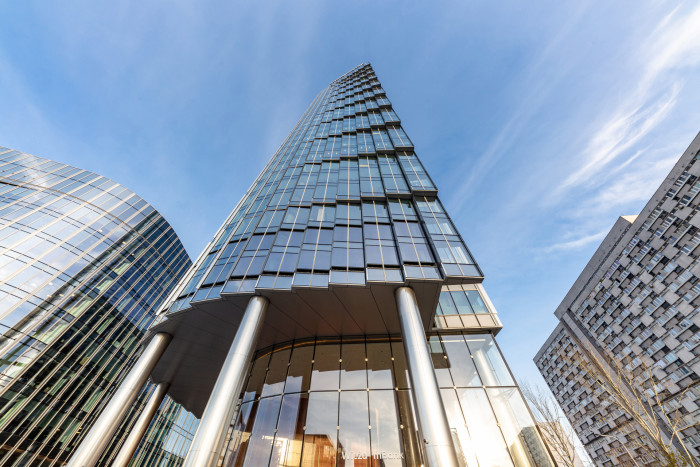 Mrakodrap od Goettsch Partners v centru Varšavy