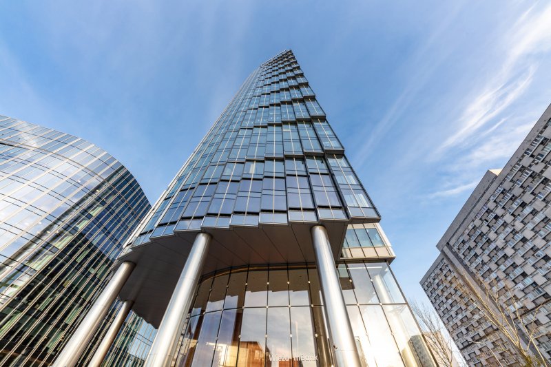 Mrakodrap od Goettsch Partners v centru Varšavy