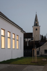 Sokolovna ve Veverských Knínicích, studio New Work