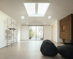 Stodola proměněná v sochařský ateliér od architekta Thomase Randall-Page