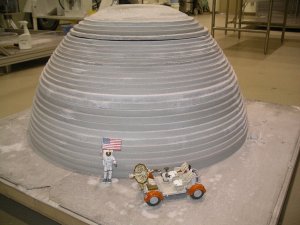 Obr. 12: Model kopule pro základnu na jiné planetě realizovaný technologií 3D tisku vytlačováním cementové malty systémem Contour Crafting, USA,