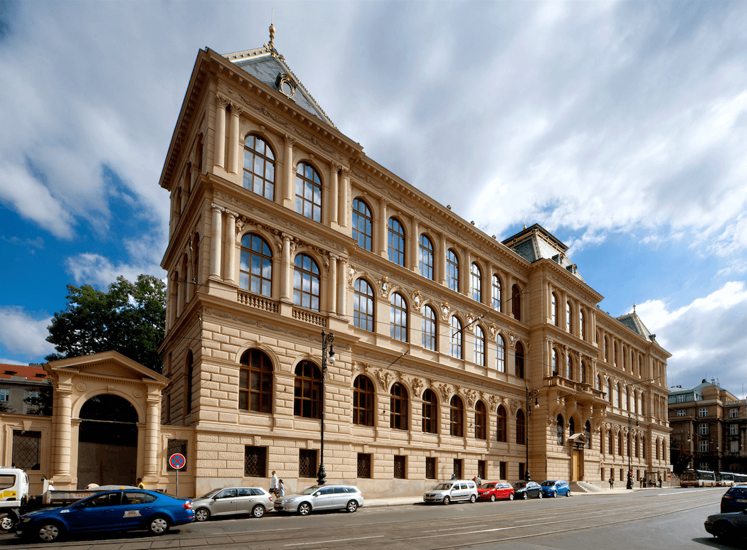 Budova uměleckoprůmyslového musea v Praze.