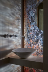 Ovenecká 33, studio OBJEKTOR: Zmizelá historie domu a jasná horizontalita otevřeného prostoru nabízí nezatížený prostor pro imaginaci