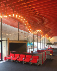 Dům umění v Piešťanech od Ferdinanda Milučkého, 1968-1979. Foto: Adam Štěch, Instagram @okoloweb