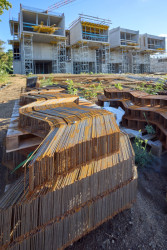 Fotografie z výstavby aktuálního projektu Divize 13 monolity HINTON - Sky City Villas v Záběhlicích